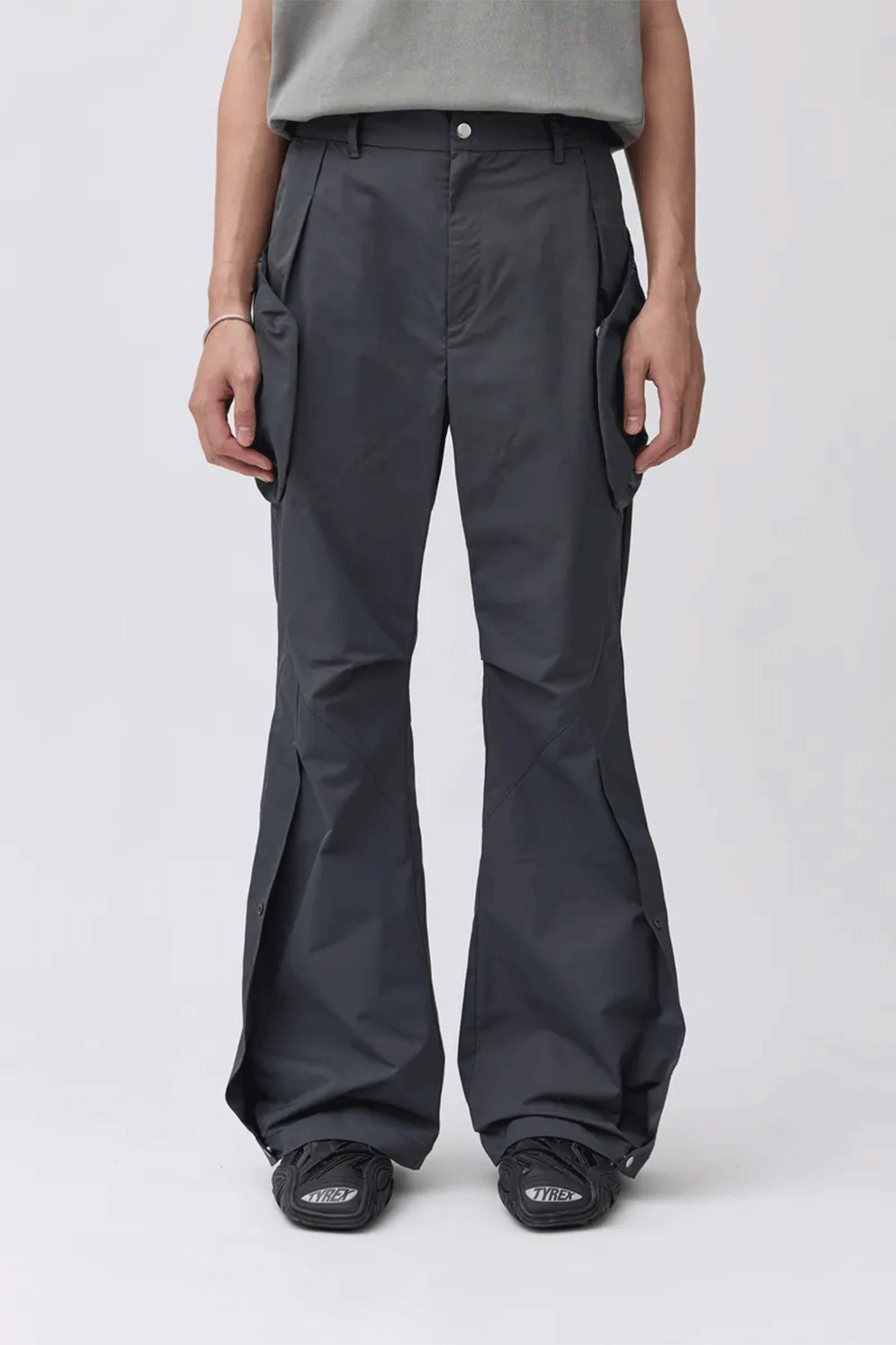 Aero-Flared Cargo Pants - Gray