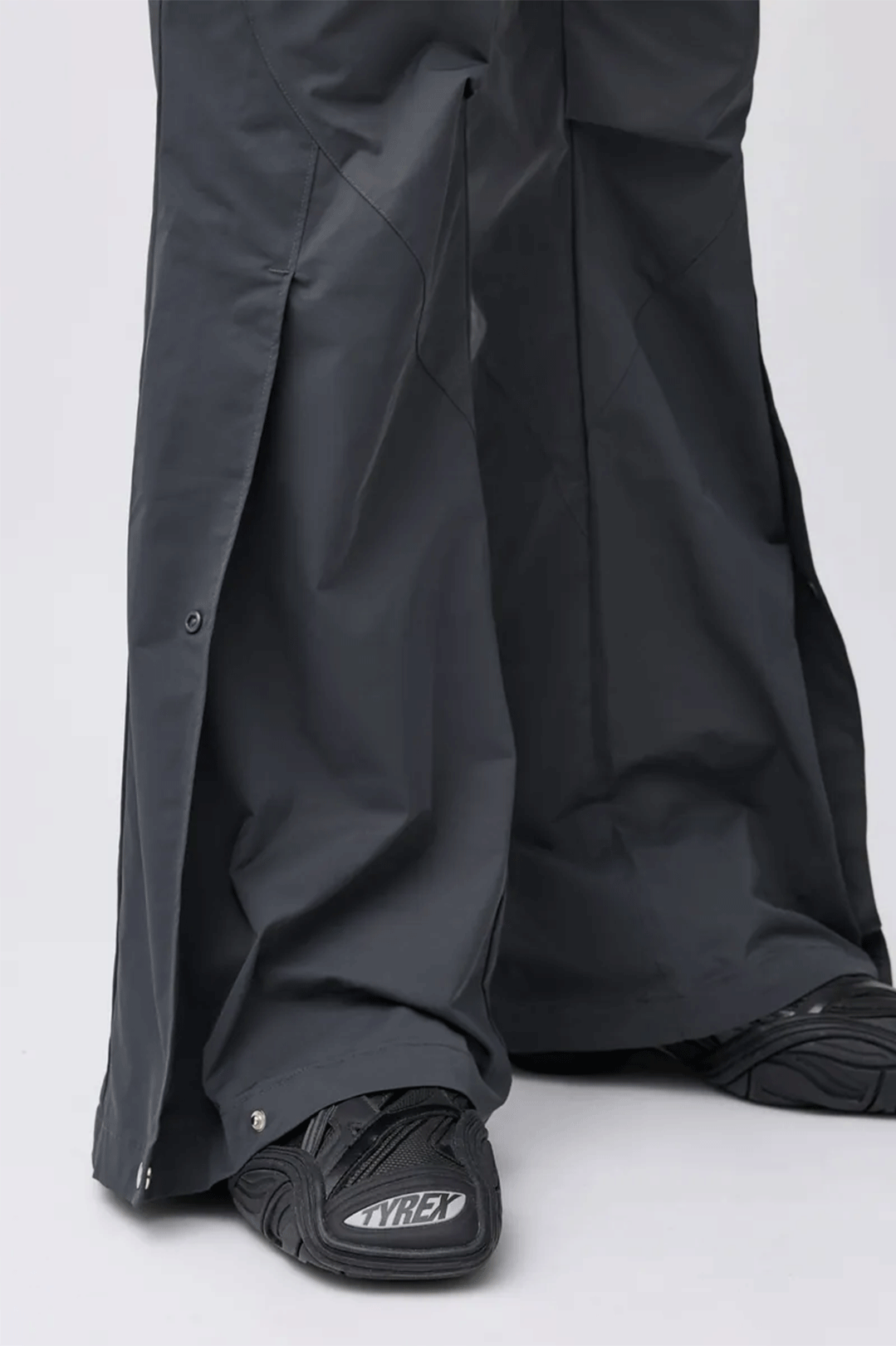 Aero-Flared Cargo Pants - Gray